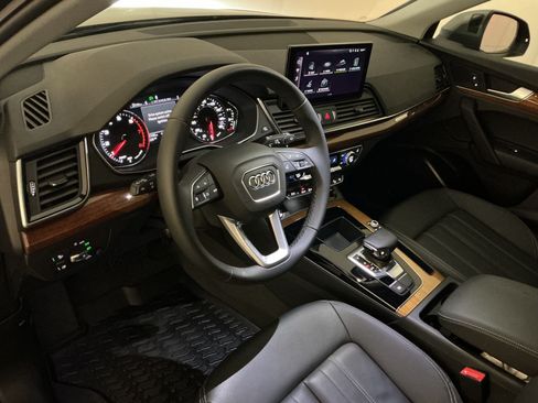 Used 2023 Audi Q5 2.0T Premium w/ Convenience Package AWD/4WD image 4
