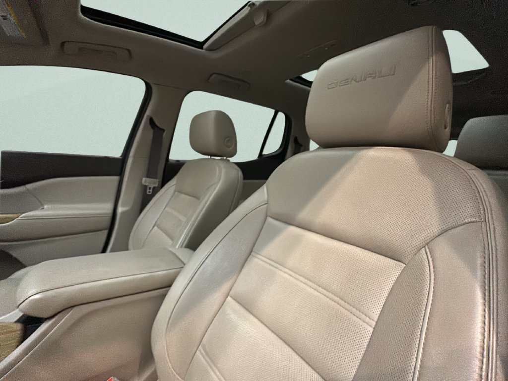 Used 2018 GMC Acadia Denali w/ Technology Package AWD/4WD image 15