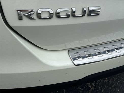Used 2015 Nissan Rogue SL w/ SL Premium Package AWD/4WD image 11