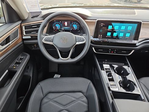 New 2026 Volkswagen Atlas SE image 8