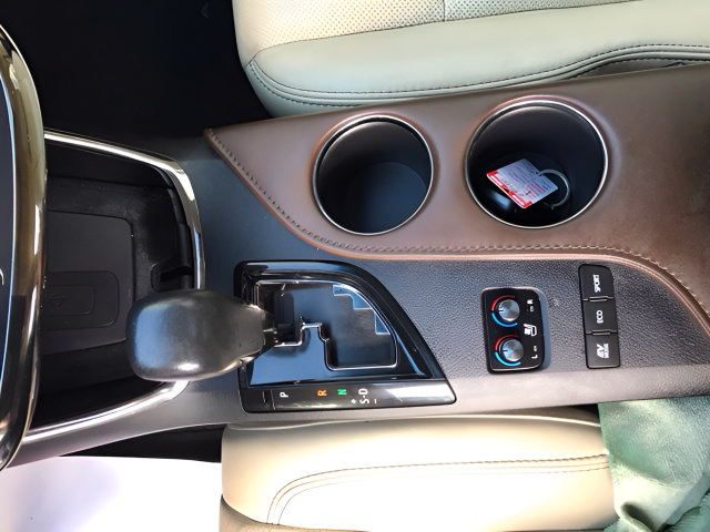Used 2015 Toyota Avalon Limited w/ Technology Package FWD image 19