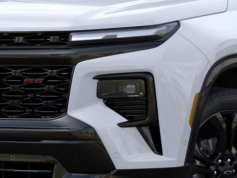 New 2027 Chevrolet Traverse RS w/ LPO, Floor Liner Package FWD image 10