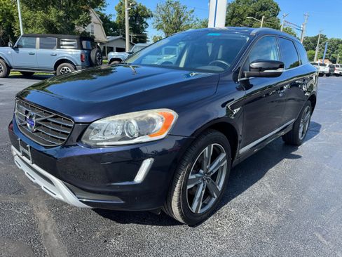 Used 2017 Volvo XC60 T6 Dynamic w/ Advanced Package AWD/4WD image 3