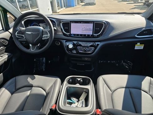 New 2026 Chrysler Pacifica Select image 22