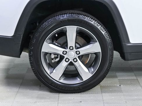 Used 2021 Jeep Grand Cherokee L Limited w/ Luxury Tech Group II AWD/4WD image 39