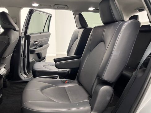 Used 2025 Toyota Grand Highlander AWD image 13