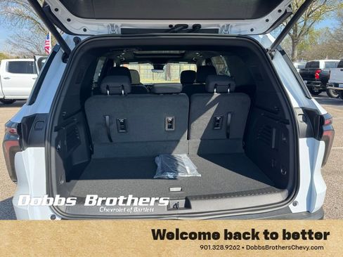 New 2026 Chevrolet Traverse LT w/ Sun and Wheel Package FWD image 33