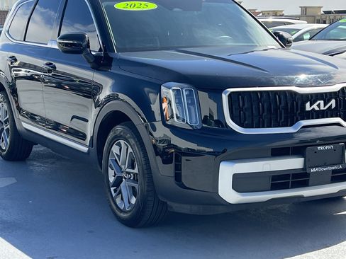 Certified 2025 Kia Telluride LX image 11