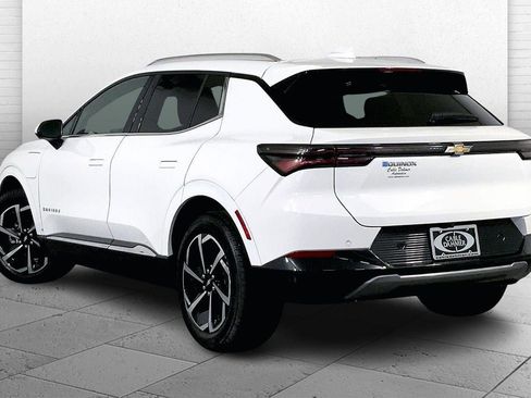 Used 2025 Chevrolet Equinox EV LT image 11