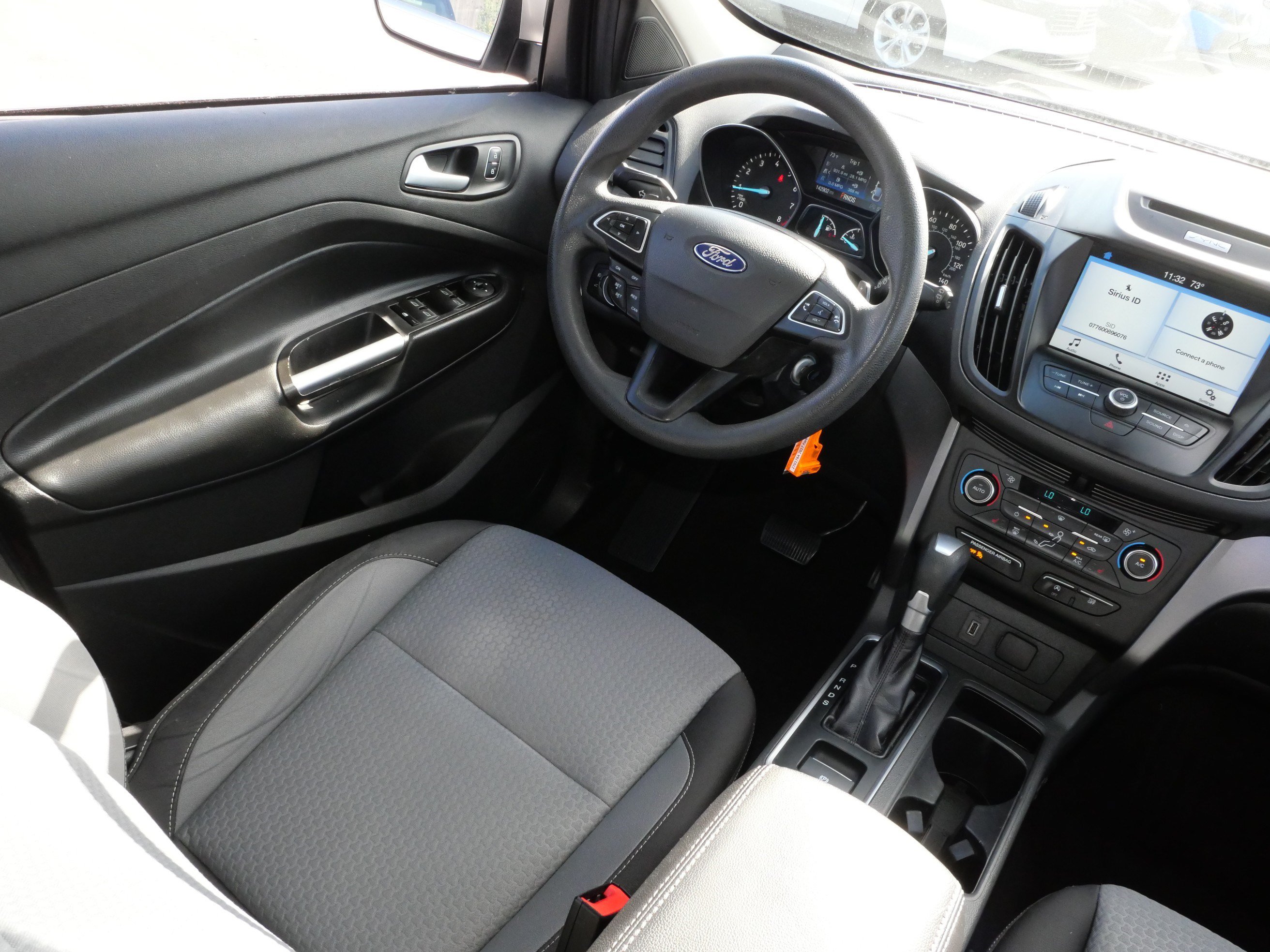 Used 2017 Ford Escape SE w/ Equipment Group 201A FWD image 3