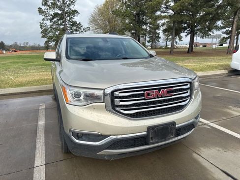 Used 2017 GMC Acadia SLT image 3