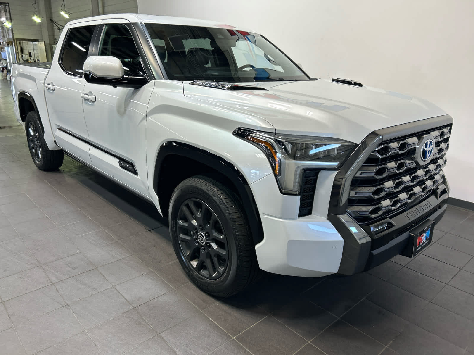Used 2024 Toyota Tundra Platinum AWD/4WD image 2