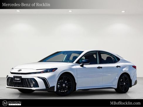 Used 2026 Toyota Camry Hybrid FWD image 1