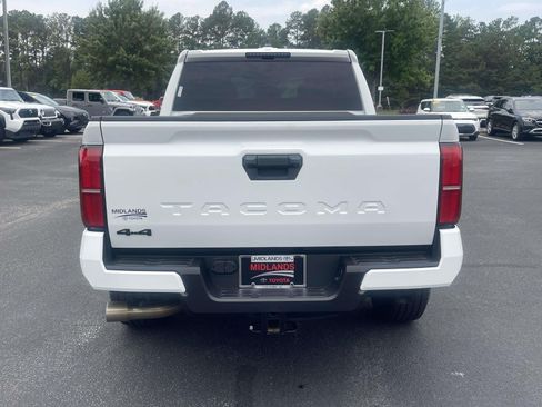 Used 2024 Toyota Tacoma TRD Off-Road AWD/4WD image 5