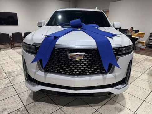 Used 2023 Cadillac Escalade ESV Premium Luxury w/ Performance Package image 3