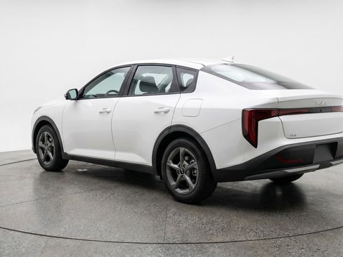 Used 2025 Kia K4 LXS image 6