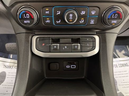 Used 2023 GMC Acadia SLT w/ Elevation Edition image 27