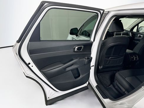 Used 2023 Kia Sorento LX FWD image 25