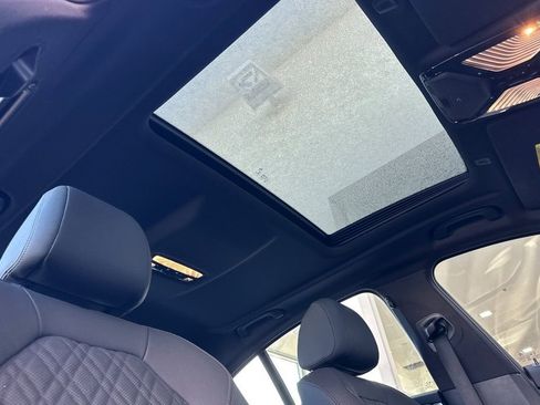 Used 2023 BMW 530e w/ M Sport Package image 17