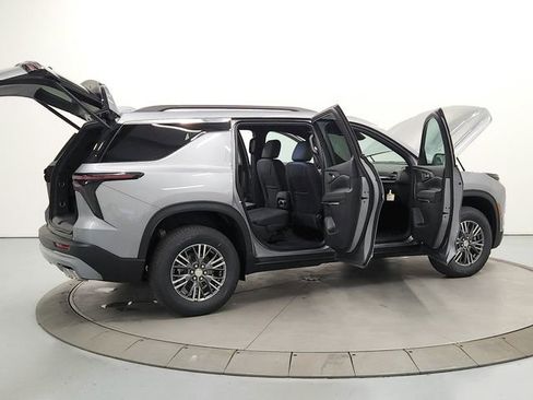 New 2026 Chevrolet Traverse LT image 15