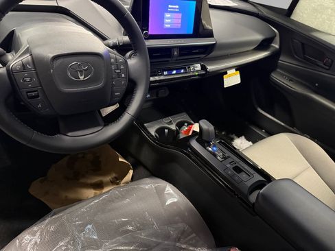 New 2026 Toyota Prius LE image 10