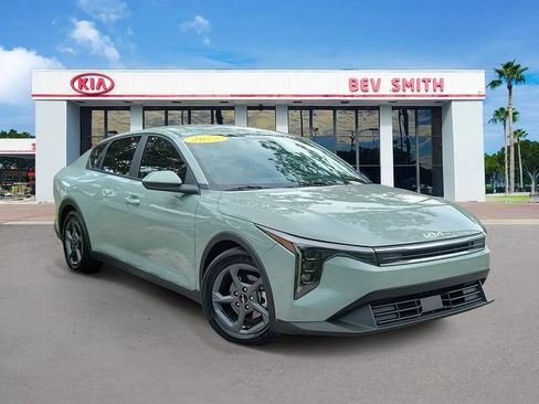 Certified 2025 Kia K4 FWD image 1