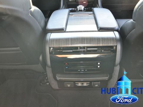 Used 2024 Jeep Wagoneer L Series II image 21