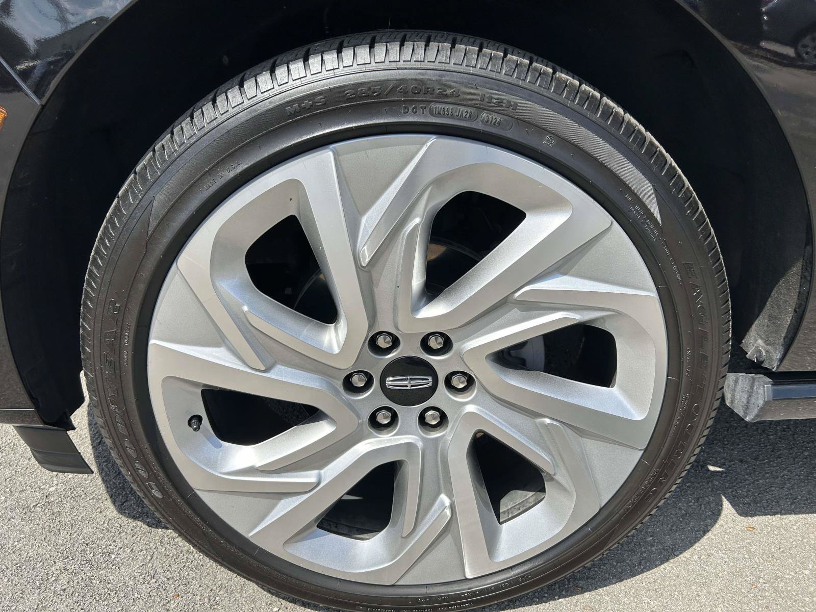 Certified 2025 Lincoln Navigator Reserve AWD/4WD image 14