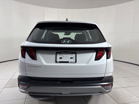 Certified 2025 Hyundai Tucson SE image 4
