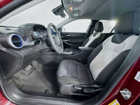 Used 2025 Chevrolet Trax LS image 15