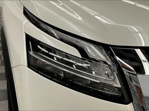 Used 2023 Nissan Pathfinder Platinum AWD/4WD image 36