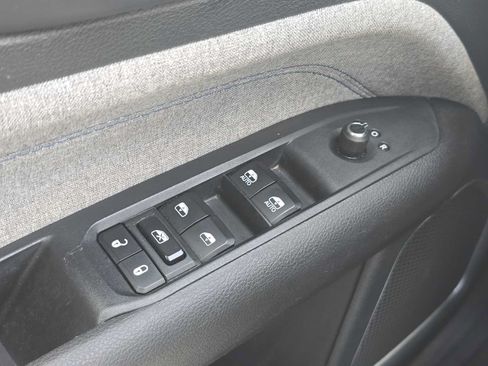 Used 2023 Jeep Compass Latitude AWD/4WD image 16