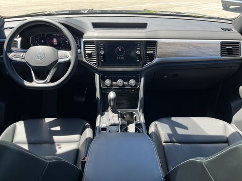 Certified 2023 Volkswagen Atlas Cross Sport SE w/ Panoramic Sunroof Package AWD/4WD image 10