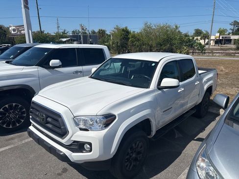 Used 2022 Toyota Tacoma SR5 AWD/4WD image 9