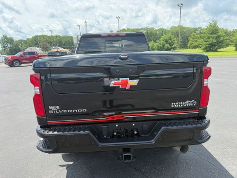 Used 2022 Chevrolet Silverado 2500 High Country w/ Z71 Off-Road Package AWD/4WD image 9