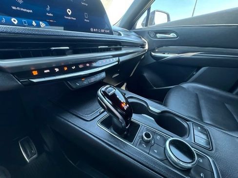 Used 2024 Cadillac XT4 Sport w/ Cold Weather Package FWD image 17