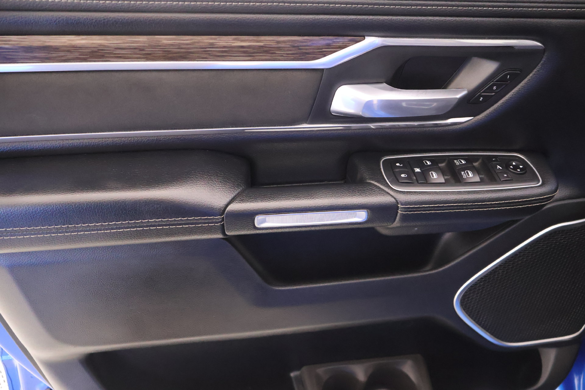 Used 2020 RAM 1500 Laramie AWD/4WD image 15