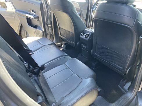 Used 2021 Mercedes-Benz GLB 250 w/ Premium Package image 17