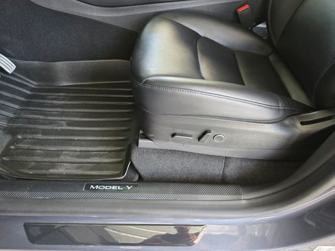 Used 2021 Tesla Model Y Performance image 26