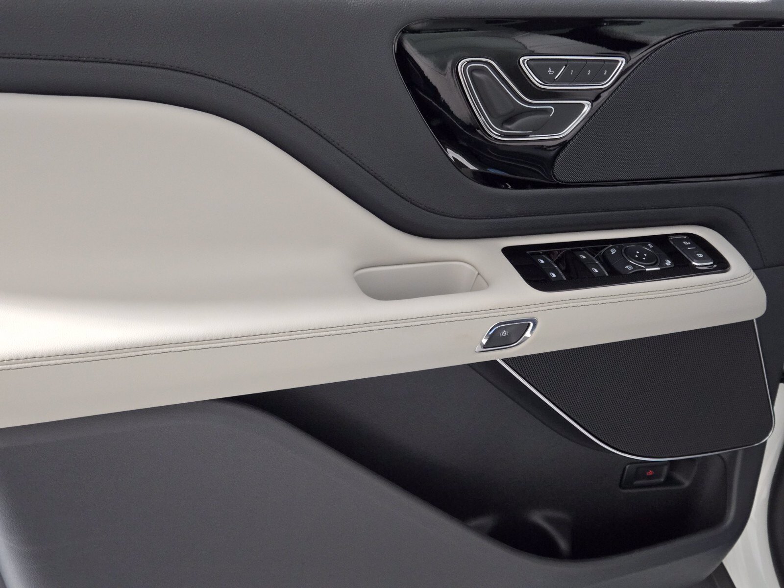 New 2027 Lincoln Aviator 2WD image 25