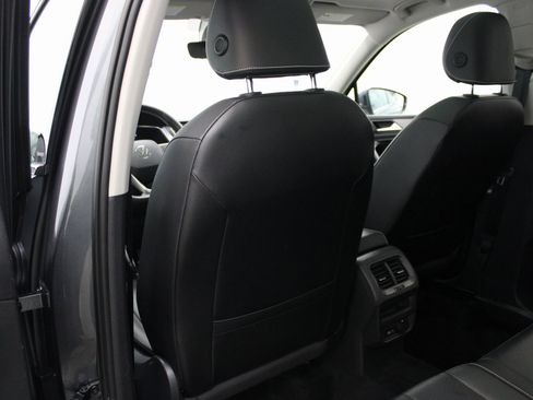 Used 2022 Volkswagen Tiguan SE image 23