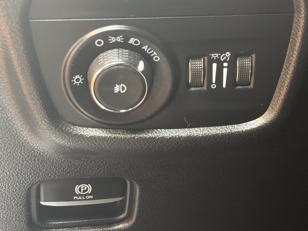 Used 2021 Jeep Grand Cherokee L Limited RWD image 24