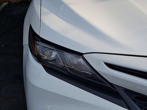 Used 2022 Toyota Camry SE FWD image 5