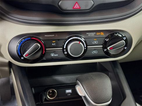 Certified 2025 Kia Soul LX w/ LX Technology Package FWD image 16