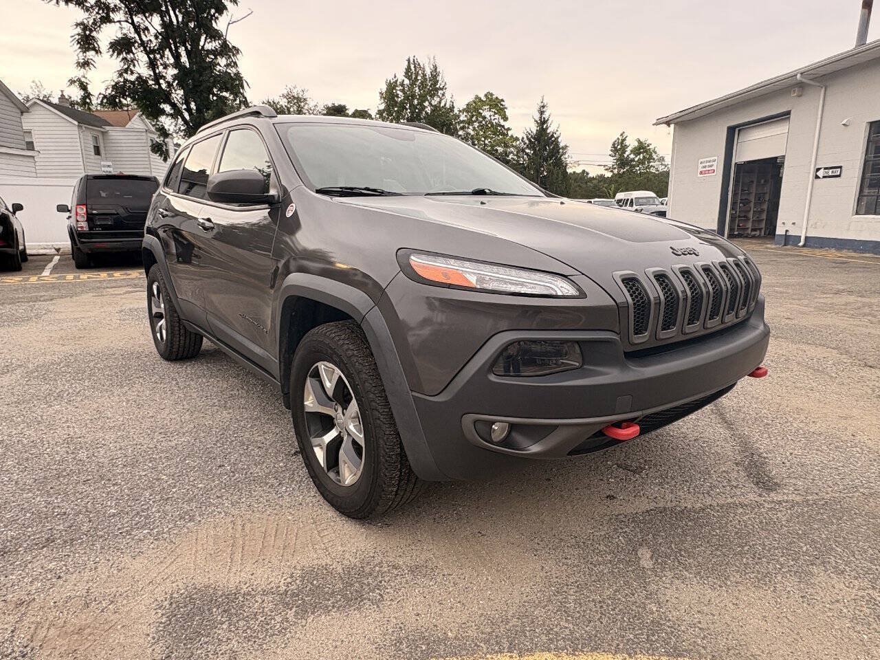 Used 2014 Jeep Cherokee Trailhawk w/ Cold Weather Group AWD/4WD image 4