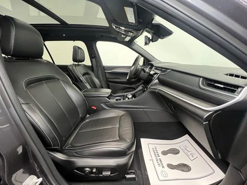 Used 2024 Jeep Grand Cherokee L Limited w/ Luxury Tech Group II image 11