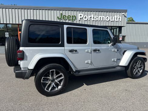 Used 2024 Jeep Wrangler Unlimited w/ Convenience Group AWD/4WD image 2