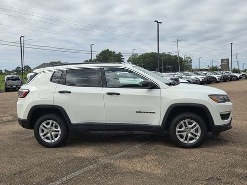 Used 2021 Jeep Compass Sport AWD/4WD image 2