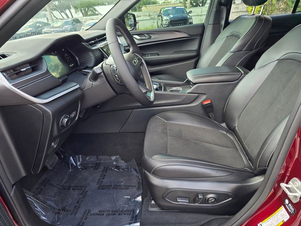 New 2025 Jeep Grand Cherokee Altitude RWD image 16