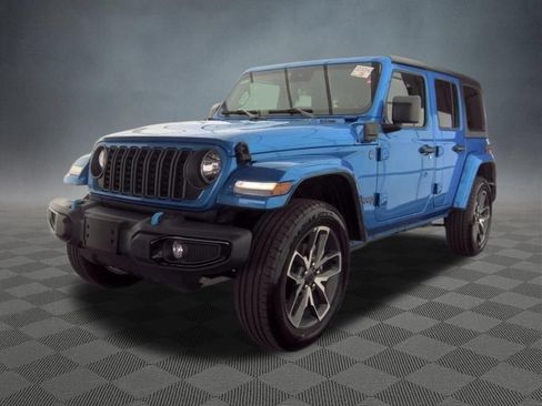 Used 2024 Jeep Wrangler Unlimited w/ Convenience Group AWD/4WD image 2